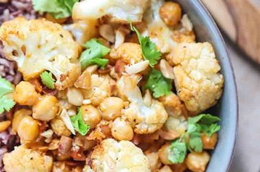 Spicy Cauliflower & Chickpea Rice Bowl